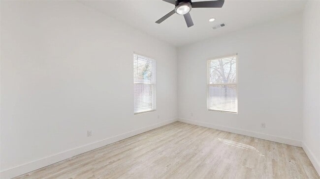 Building Photo - 4867 N Oakland Ln