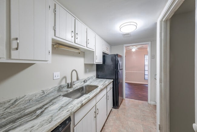 Building Photo - Charming 2-Bedroom Town Home for Rent in Morrow, GA