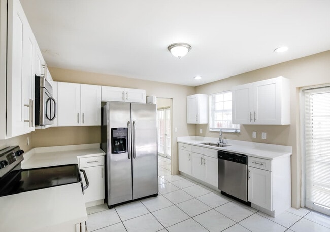 Building Photo - 6480 SW 160th Ct