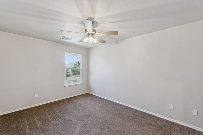 Building Photo - Beautiful 3 Bedroom, 2 Bath Home Close to Choctaw