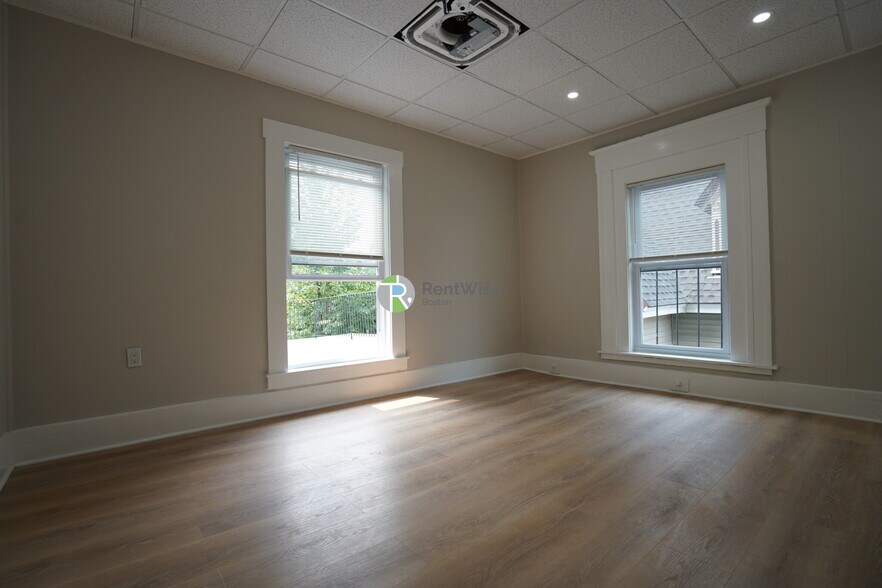 Primary Photo - 142 Dorchester St