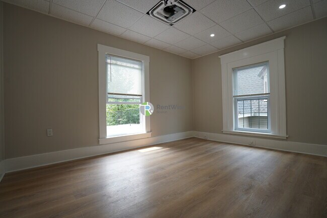 Building Photo - 142 Dorchester St