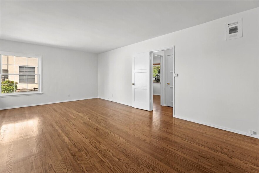 Building Photo - 1518 Yale St