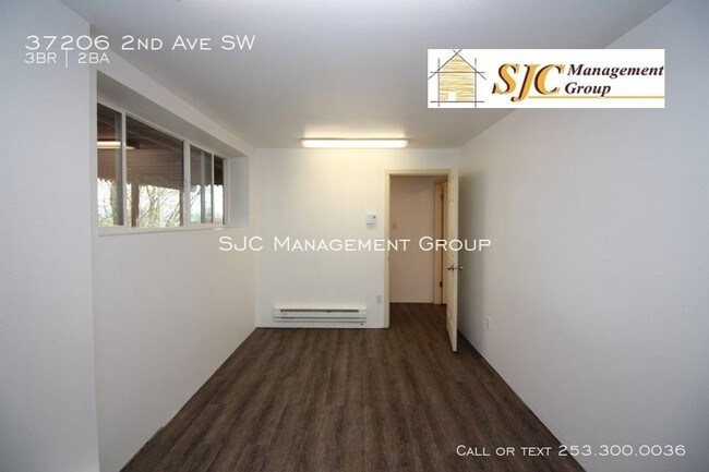 Building Photo - Three Bedroom Plus Finished Basement
