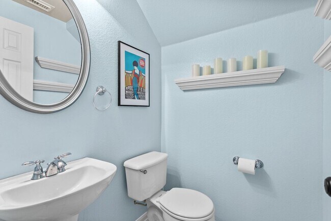 Building Photo - 5950 Mesa Verde Cir