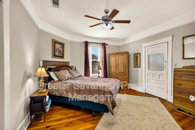 Building Photo - 530 E 35th St