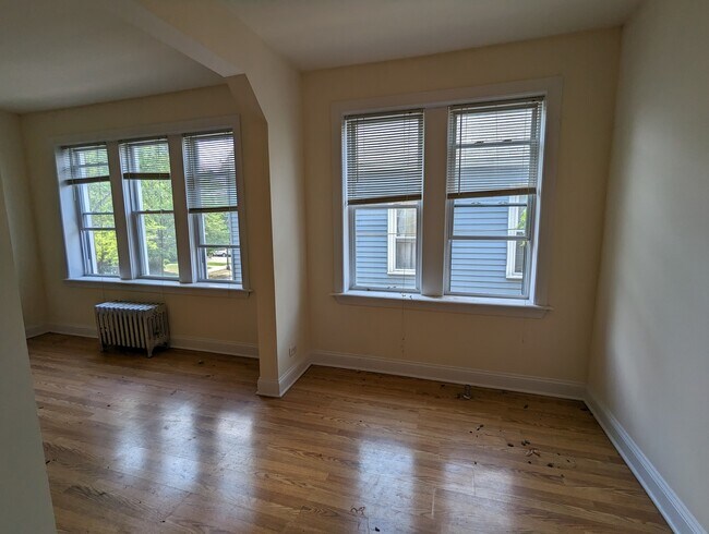 Building Photo - 2600 N Kimball Ave