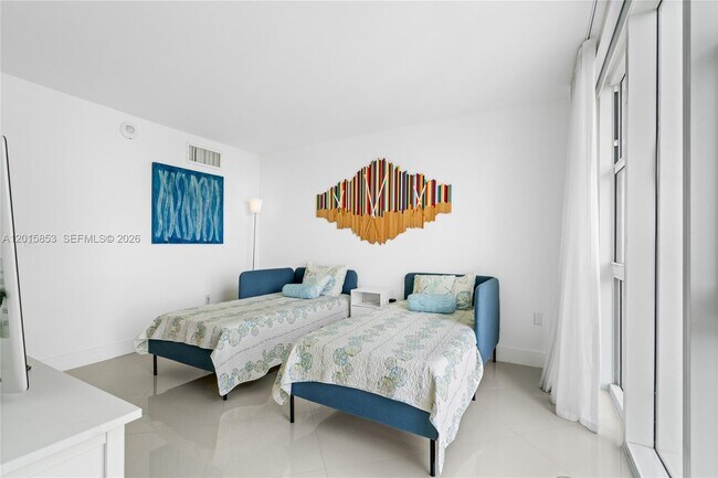Building Photo - 10275 Collins Ave