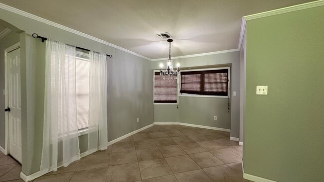 Building Photo - Gorgeous 3 bed Home!!