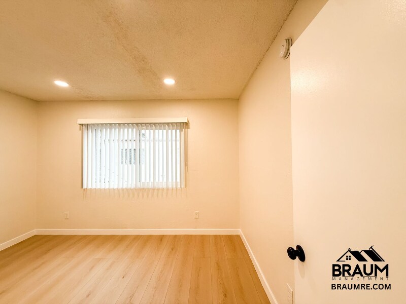 Building Photo - 4636 Laurel Canyon Blvd