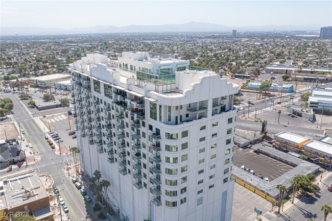 Building Photo - 900 S Las Vegas Blvd