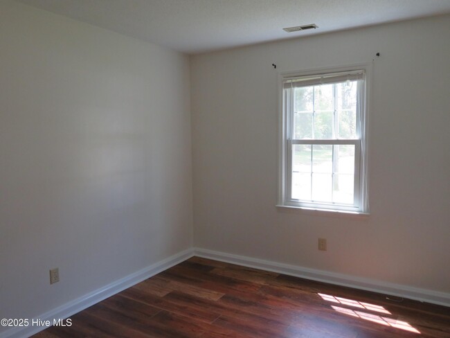 Building Photo - 302 Luann Rd