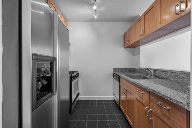 Building Photo - 420 W 42nd St