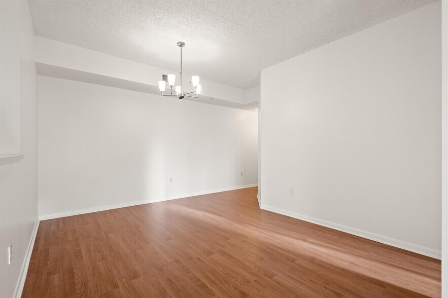 Building Photo - 6960 SW 39th St