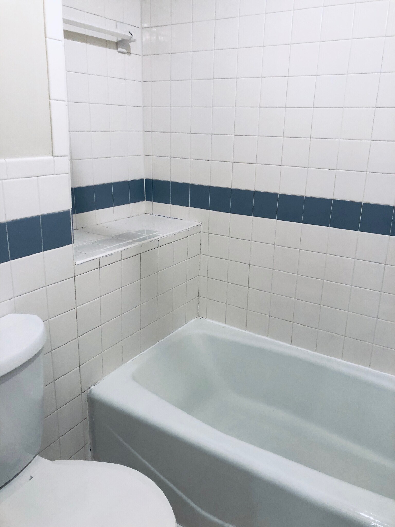 Building Photo - 504 E St NE