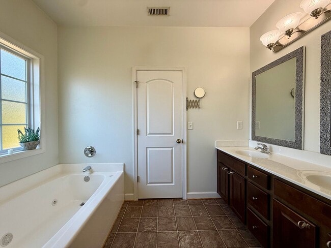 Building Photo - Modern living in the heart of Greenbrier - 4 BR home with open layout