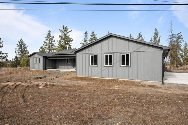 Building Photo - BEAUTIFUL Spacious Modern Grandview Single Level Home!