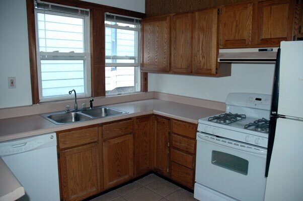 Building Photo - 1115 E Burlington St