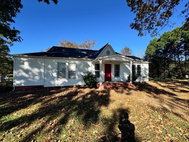 Building Photo - (PAINTING AND CLEANING TO STILL BE COMPLET...