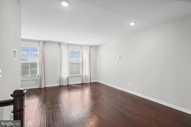 Building Photo - 6302 Greenleigh Ave