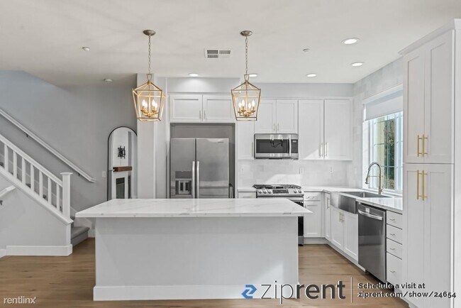 Building Photo - 3 br, 2.5 bath Townhome - 1052 Green Stree...