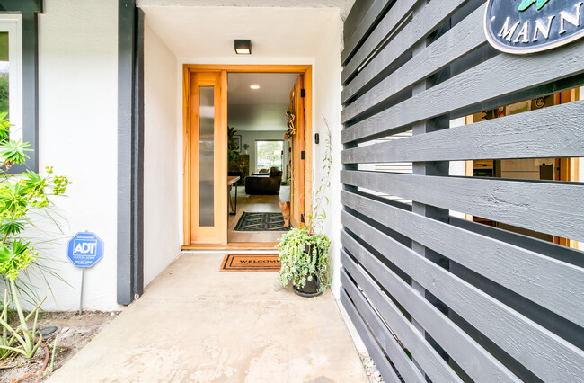 Building Photo - 2960 Calle Grande Vista