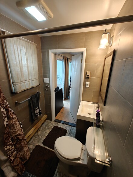 Downstairs bathroom cont. - 29 Peter Way