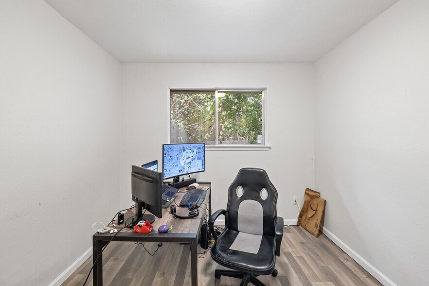 2nd bedroom or office - 1805 Mearns Meadow Blvd