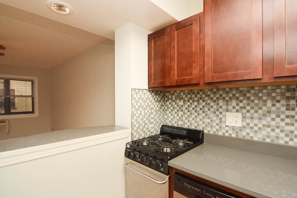 Building Photo - 448 W Barry