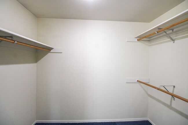 Building Photo - 3200 Lorian Ln SE