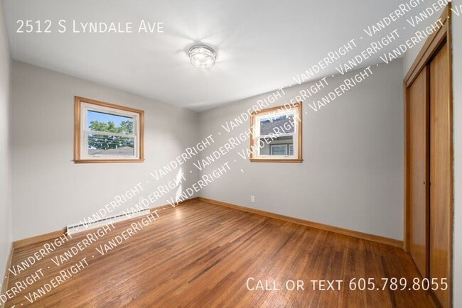 Building Photo - 2512 S Lyndale Ave