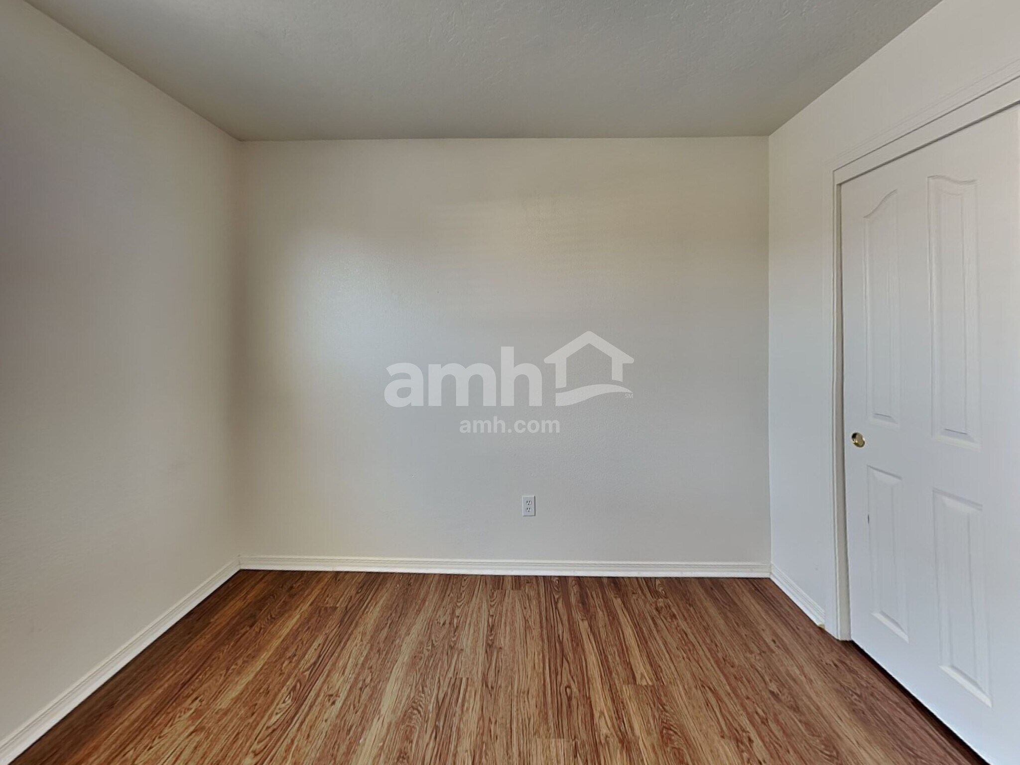 Building Photo - 1285 N Meadowhills Ave