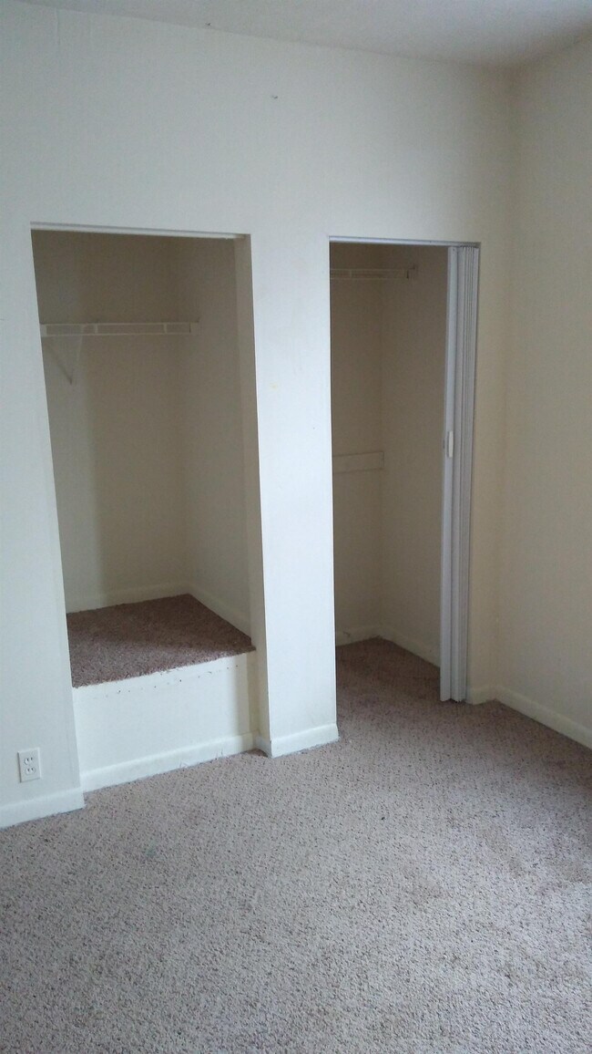 Building Photo - 1618 Dewey Ave