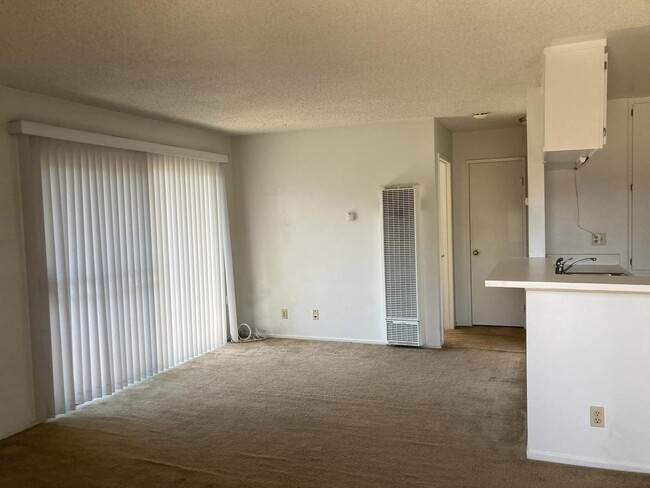 Primary Photo - 820 Coriander Dr