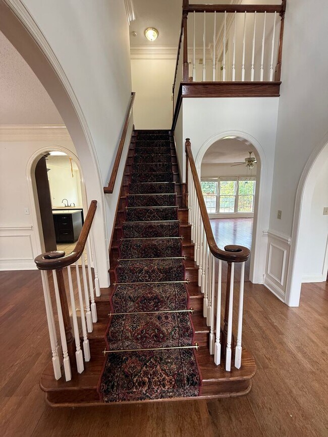 Building Photo - Spacious 5-Bedroom Home on a Corner Lot in...