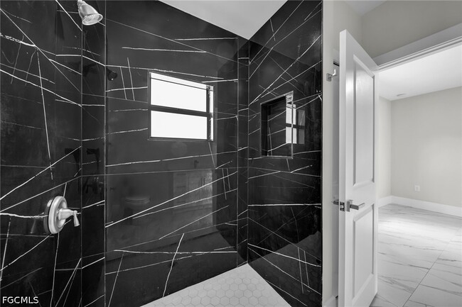 Building Photo - 633 Windermere Dr