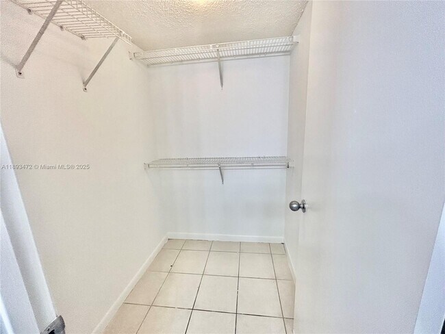 Building Photo - 6292 La Costa Dr