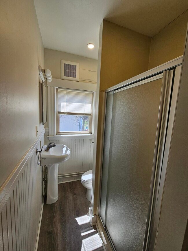 Building Photo - 12 Willow Ct