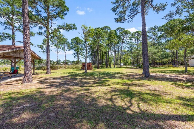 Building Photo - Updated Home in Raintree Estates!