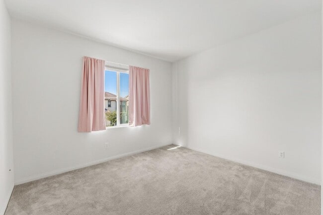 Building Photo - 3915 E Fincastle St