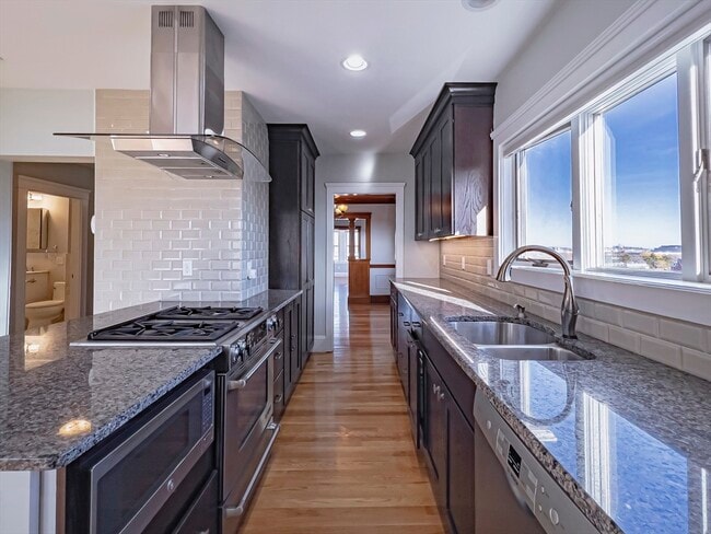 Building Photo - 8 Putnam Rd