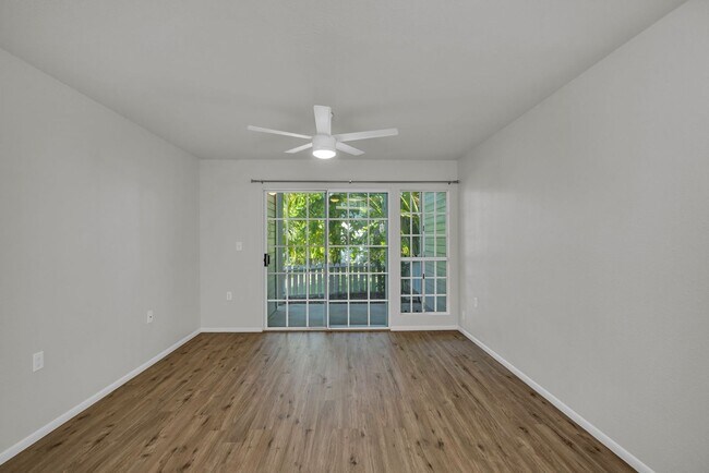 Building Photo - Fully Remodeled 2-Bedroom, 2-Bath Condo – Keonekai Villages #27-105
