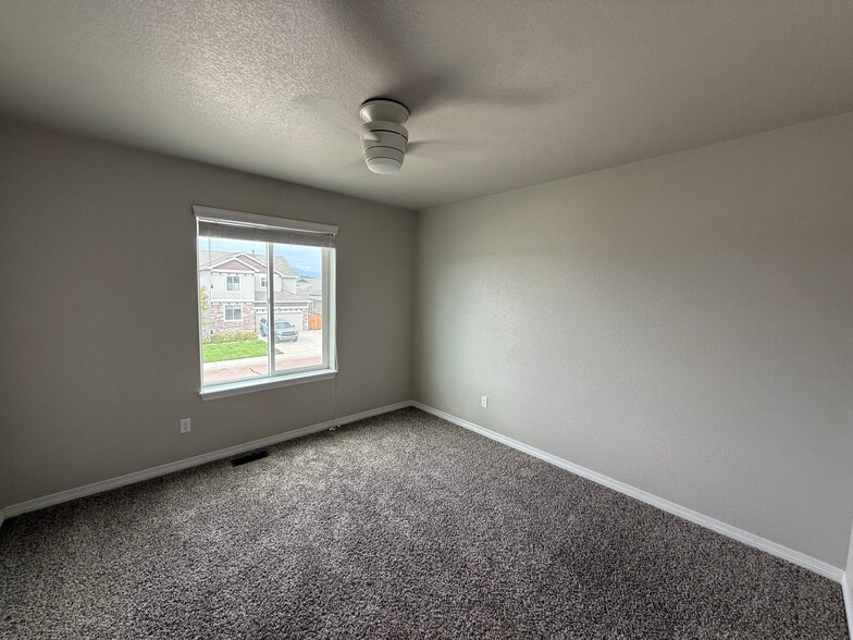 Building Photo - 6743 Phantom Way