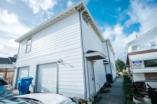 Building Photo - 917 I St