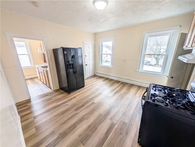 Building Photo - 53 Bancroft St