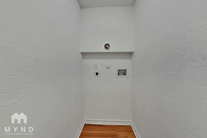 Building Photo - 3034 W Salinas