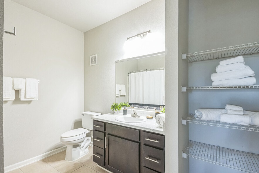 Building Photo - Villas at Colt Run Apartments