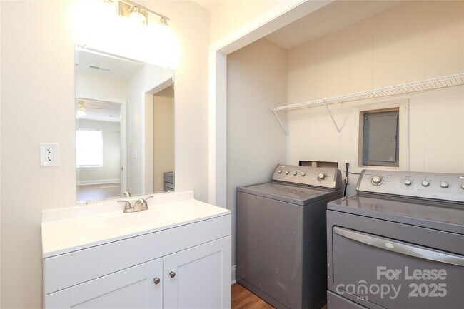 Building Photo - 937 Green Cir Dr