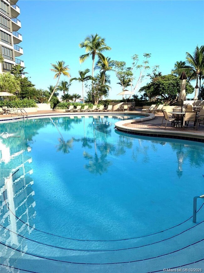Building Photo - 520 Brickell Key Dr