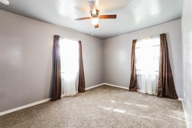 Building Photo - 7730 Darnay Dr